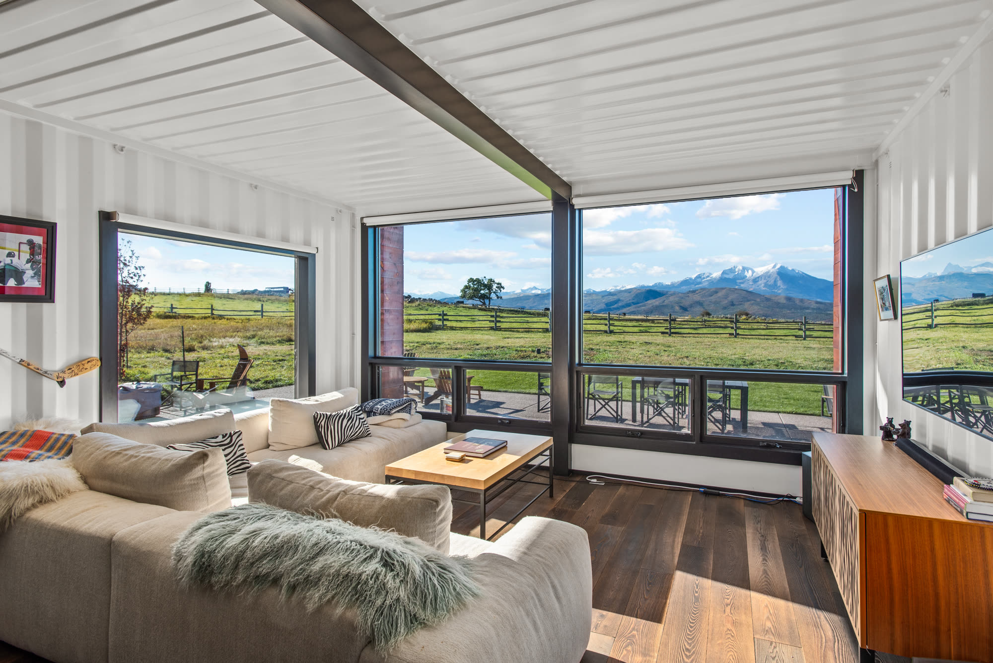 Morning light through the windows at Valinor Ranch